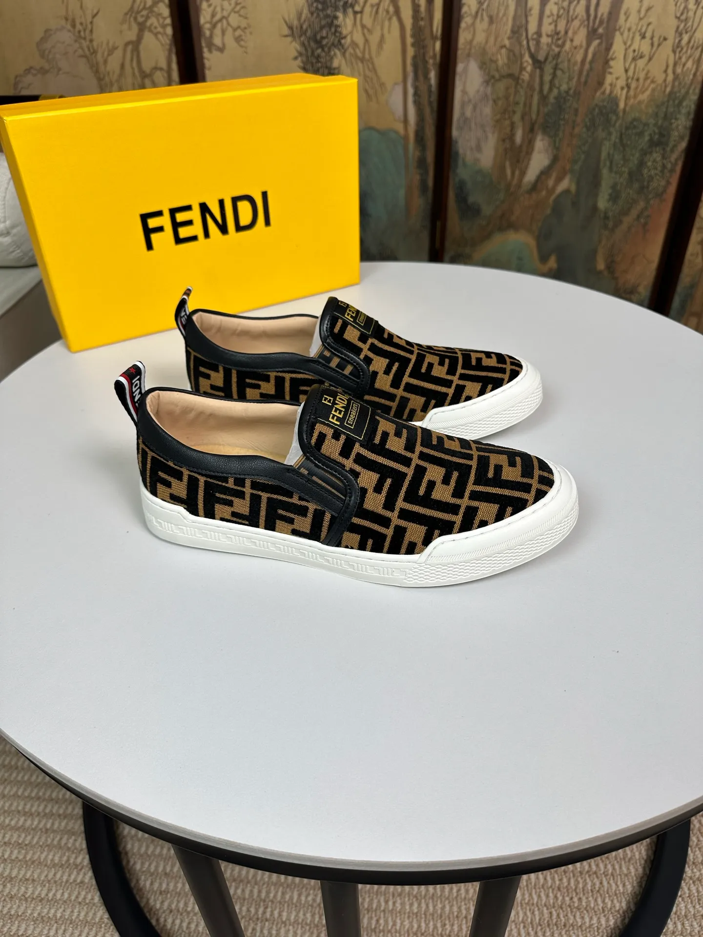 Factory price 380💰 (FENDI) New style 👊🏻 upper 🇮🇹 imported cowhide fabric 🇩🇪 imported sheepskin lining. The original outsole is molded to highlight the identity of every man, and the upper foot is stable and stable🚶🏻🚶🏻The high-end custom counters reproduce the original version📯No matter the wind or rain, the shoe last remains unchanged and can withstand the verification of time🔍️,🔵 Size: 38-44 (45 is custom-made and cannot be returned or exchanged